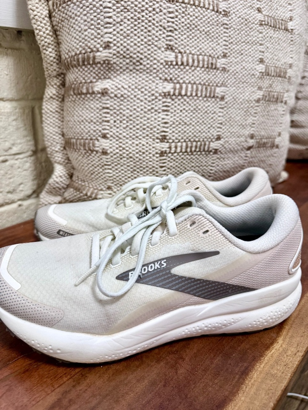 Brooks Ghost 10 Weatherized